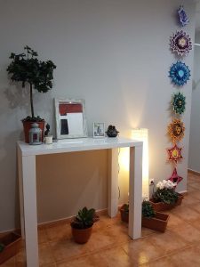 Otra vista del local de Montferran de Blanes con la exposición de mandalas de ADAB